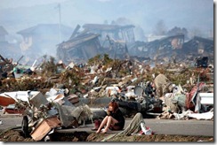 japan-earthquake-tsunami-nuclear-unforgettable-pictures-crying_33278_600x450